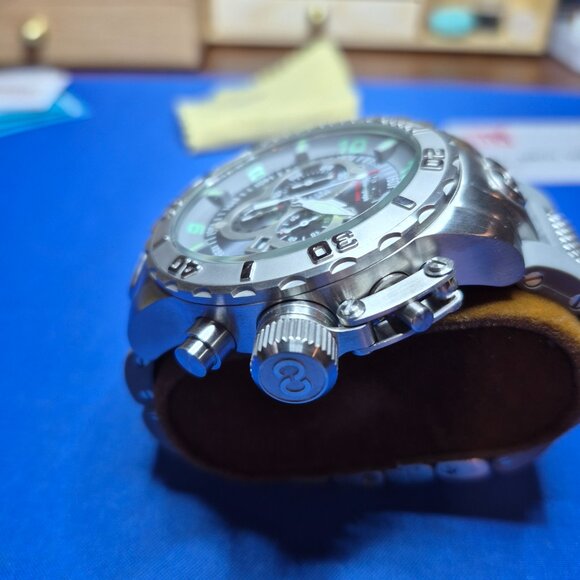 Invicta Chronograph Watch - Picture 4 of 6